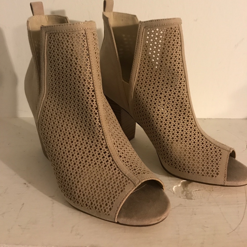 Women's Sz 8 JustFab Tan Booties