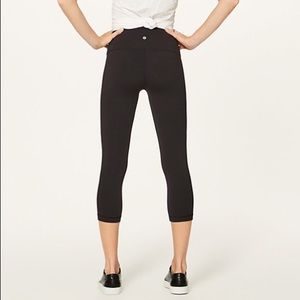 Black Wonder Under lululemon cropped leggings