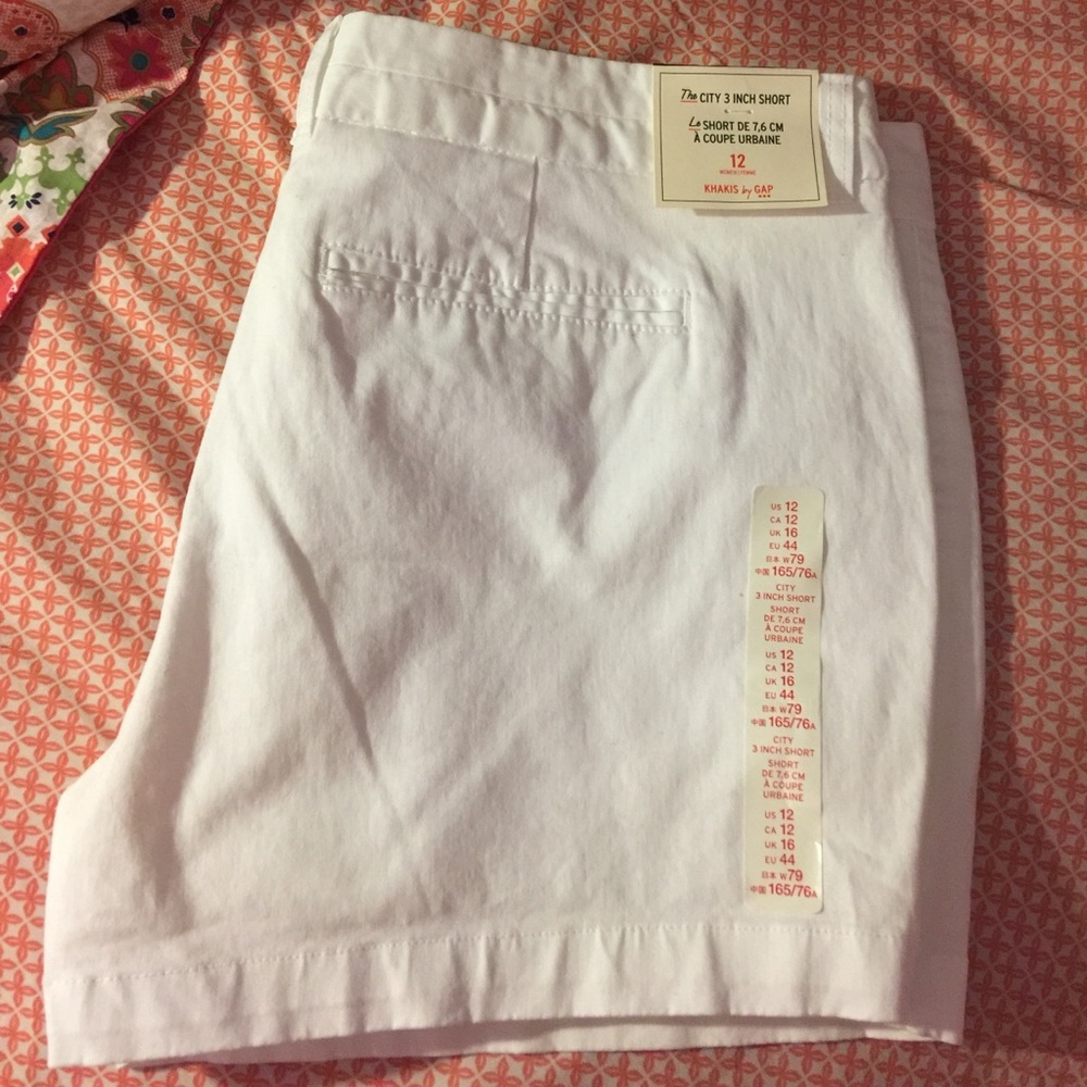 NWT white GAP shorts
