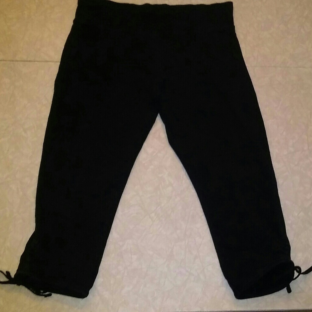 Mix & Co. Black Knit Capri/  Ruched Legs