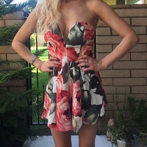 Floral romper🌺🛍🌈