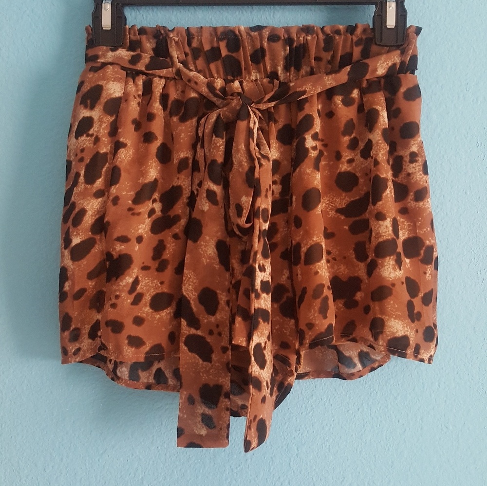 NWOT Cute cheetah print shorts. Small. - Picture 2 of 3