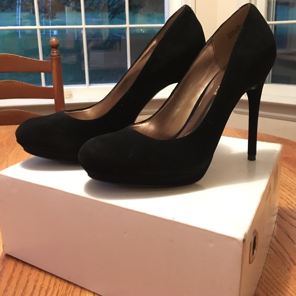 NEW Suede black pumps