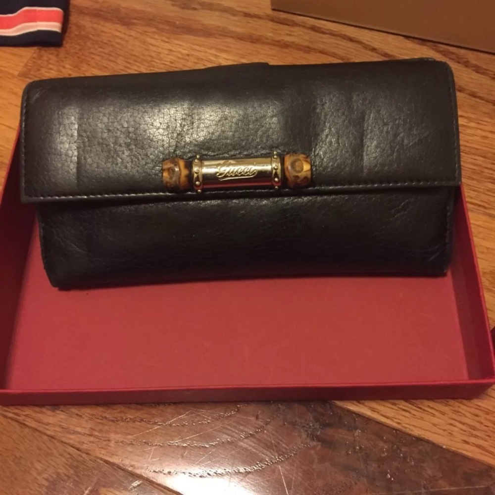 Black Gucci wallet