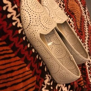 Daisy Fuentes flats