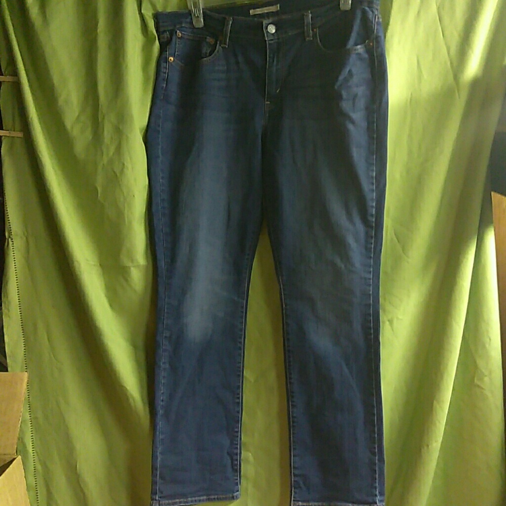 Levi jeans size 33