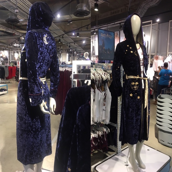 ⚡️Harry Potter Velvet Robe Exclusive - Picture 8 of 8