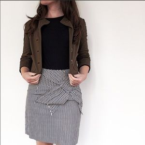 🌻HOST PICK🌻 ANTHROPOLOGIE skirt w/ bow appliqué