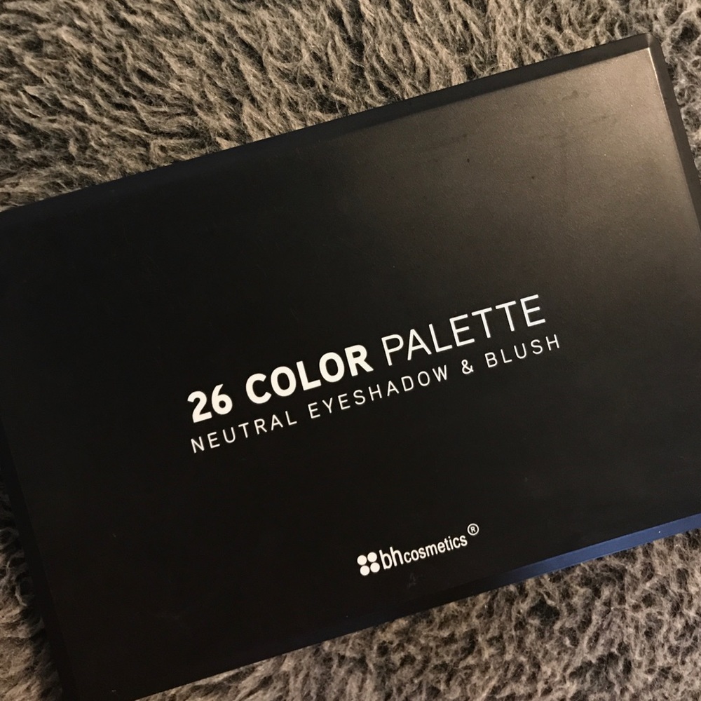 BH Cosmetics 26 neutral eyeshadow & blush