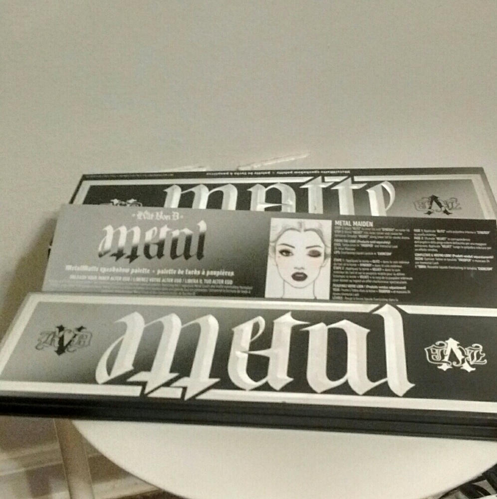 Kat Von d Metal Matte eyeshadow palette