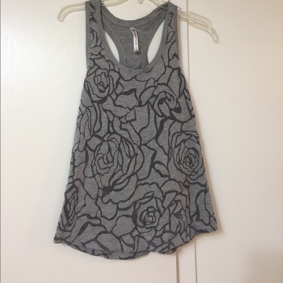 fabletics grey rose tank top  - Picture 2 of 5