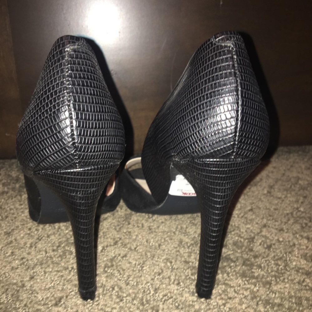 black heels - Picture 3 of 3