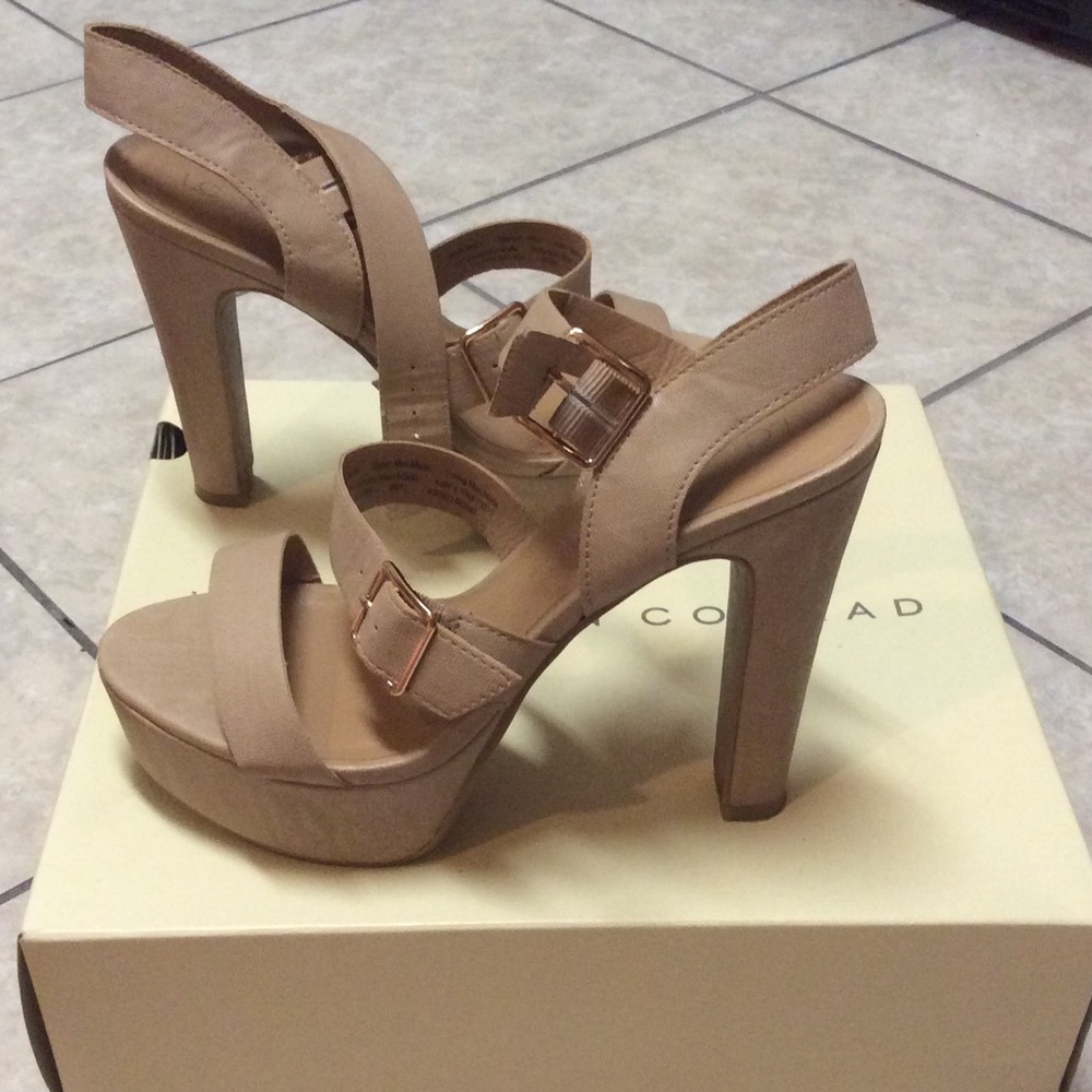 LC LAUREN CONRAD STRAPPY NUDE PLATFORMS