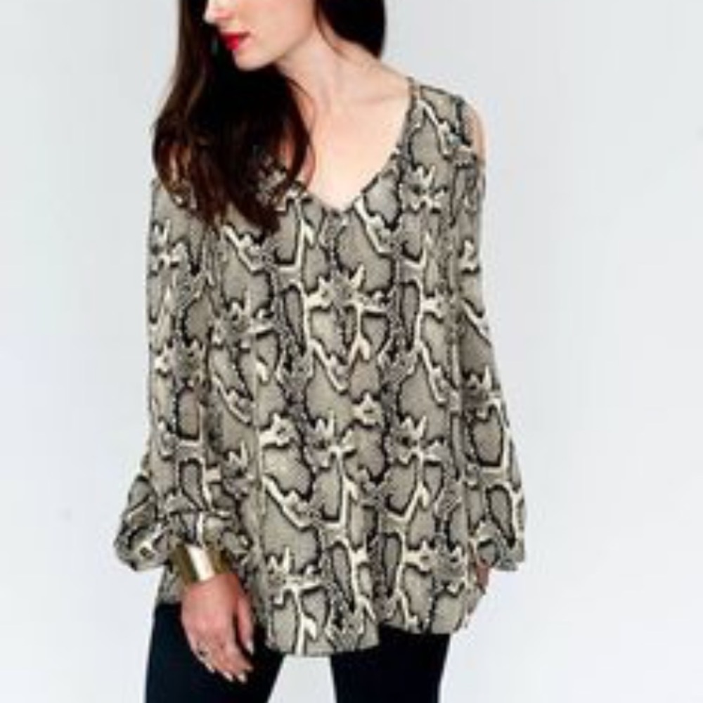 Show Me Your MuMu Cut Out Top