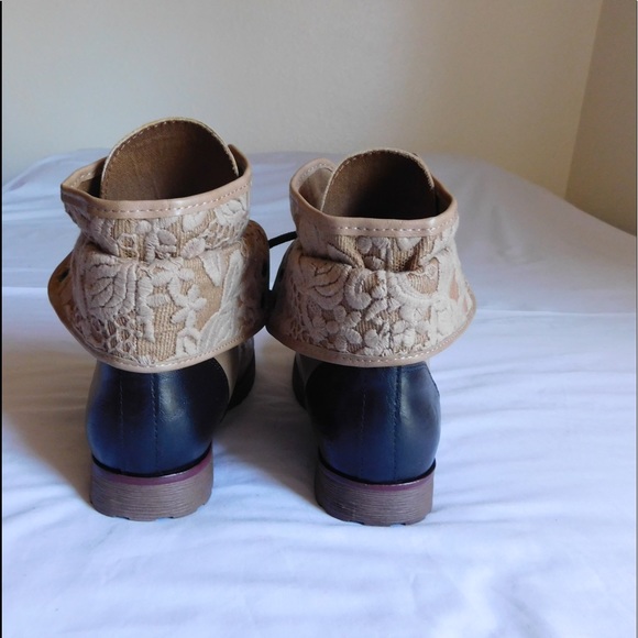 Divine Tan/Brown Lace Ankle Boots W/Shoelaces - Picture 4 of 4
