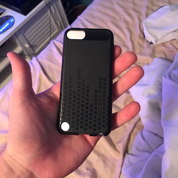 5th generation IPod touch - Picture 2 of 4