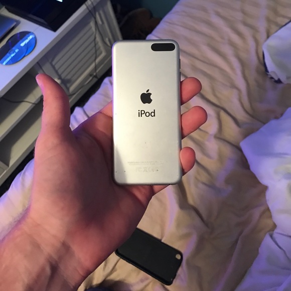 5th generation IPod touch - Picture 3 of 4