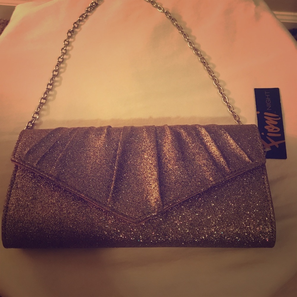 NWT Fioni Night Clutch