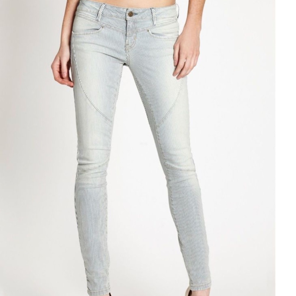 👖NWOT. GUESS Inc. Striped Moto Skinny Jeans