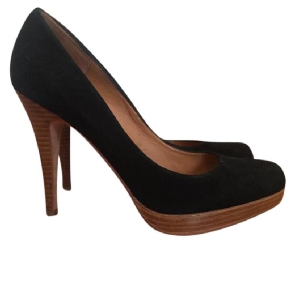 Black Pumps