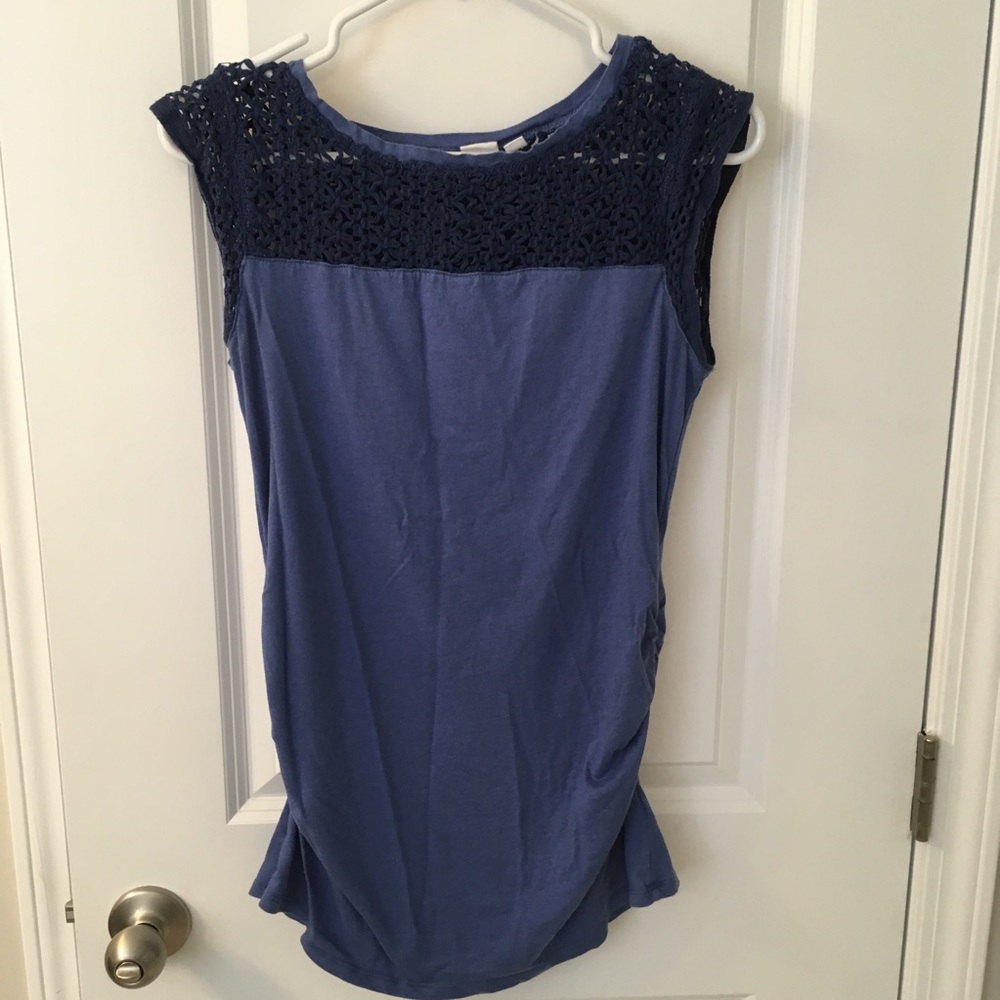 Gap maternity shirt