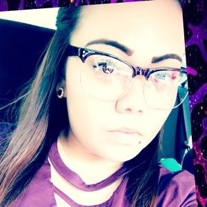 Meet your Posher, Deedee