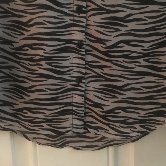 Zebra striped sheer GUESS button down top - Picture 4 of 4