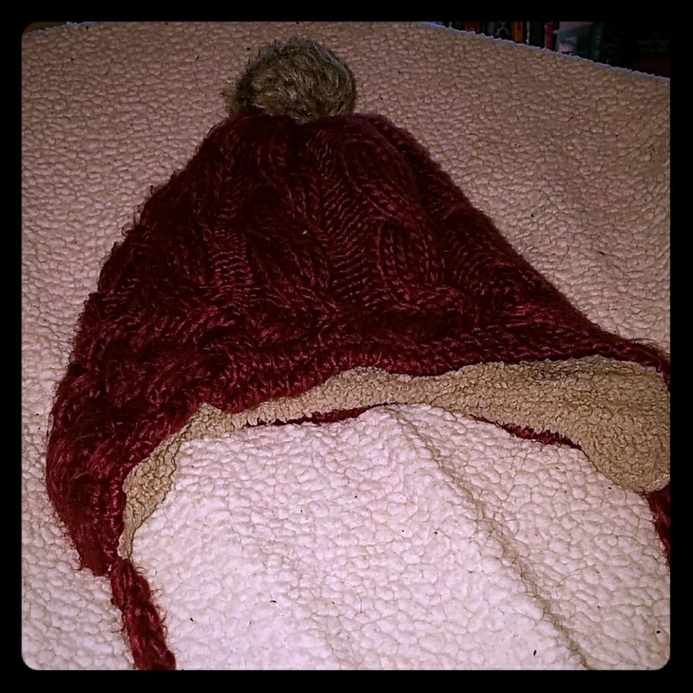 Wool beanie with straps