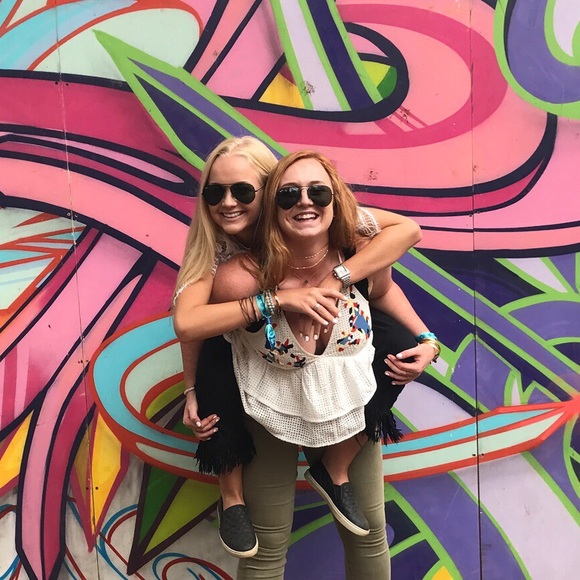 Meet your Posher, Ally - Picture 1 of 1