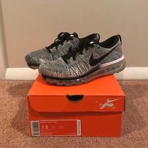 100% Authentic Nike Flyknit Max Oreos