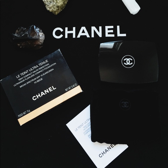 CHANEL Other - Chanel 70 Le Teint Unltra Tenue Compact Foundation