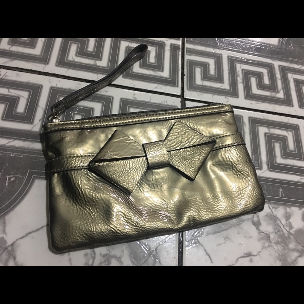 Metallic wristlet bag