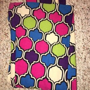 LuLaRoe OS leggings / Quatrefoil type design