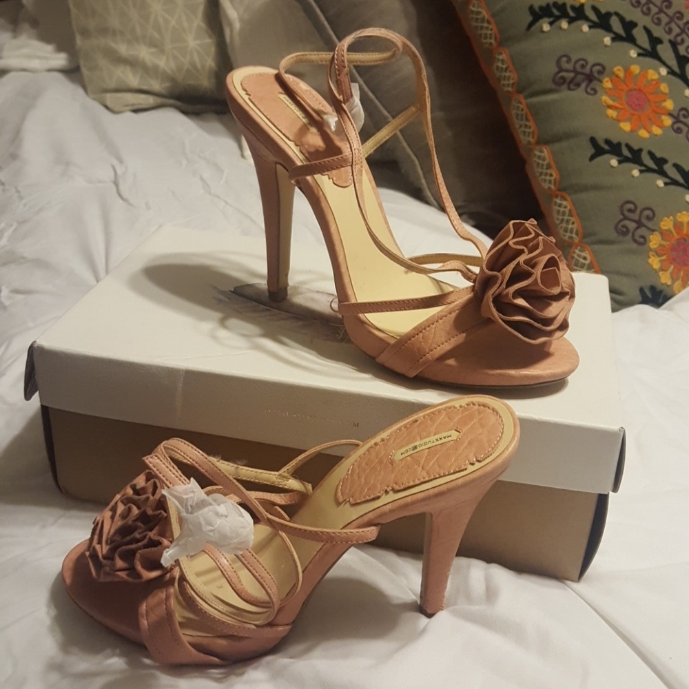 Brand new, with flaw, Max Studio leather heels