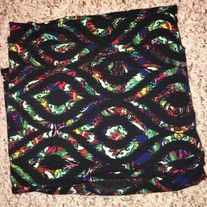 LuLaRoe Black background w/ colorful design TC