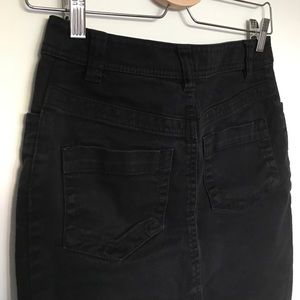 [$6] 🖤 H&M Black Denim Skirt