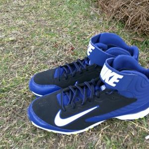 NEW NIKE ATHLETIC CLEATS, SIZE 11