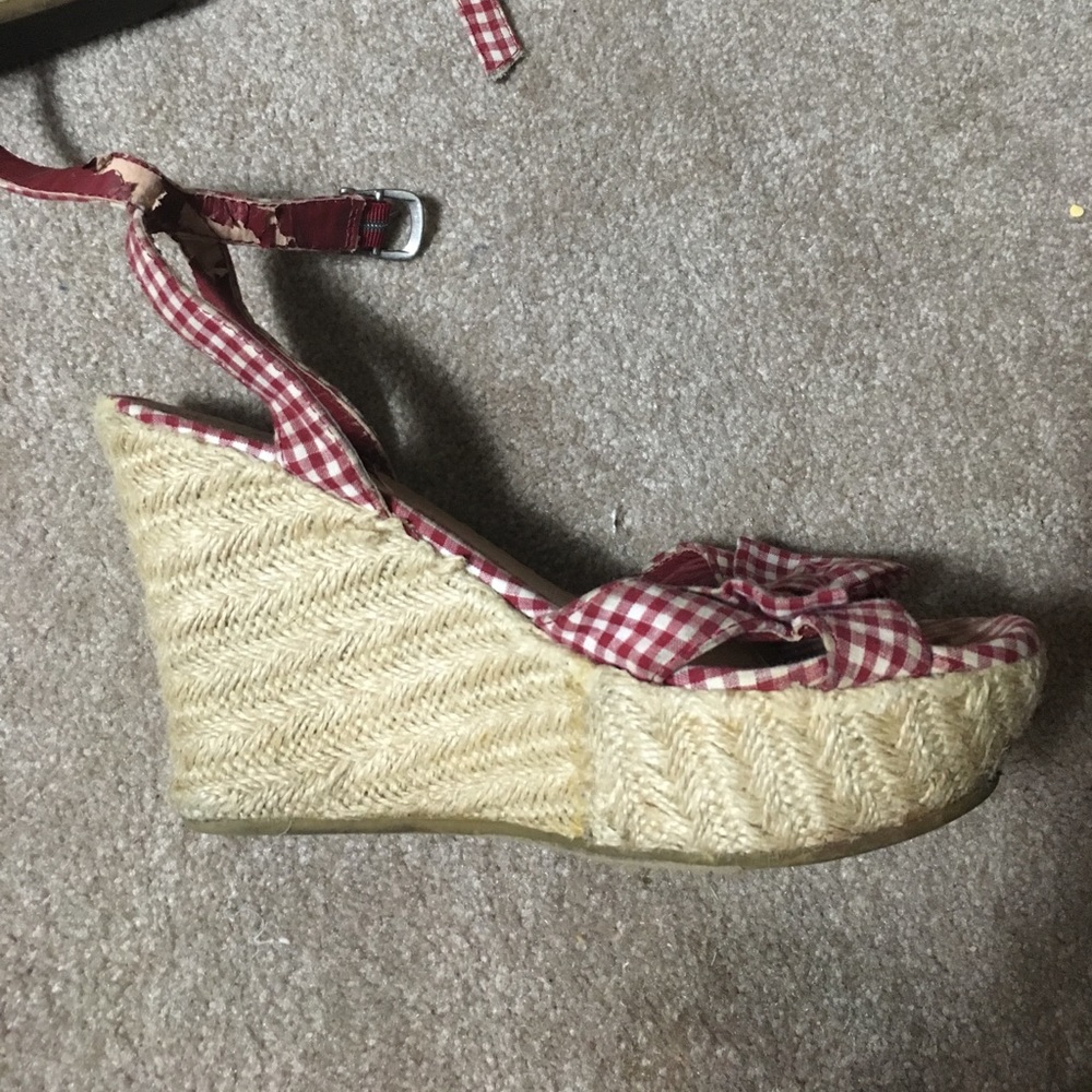 Retro checkered wedges