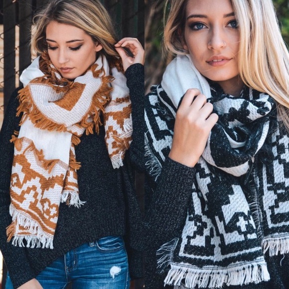 Boho Fringe Blanket Scarve - Black - Picture 2 of 2