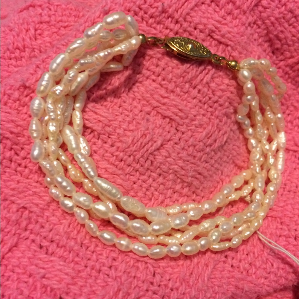 Fresh water pearl bracelet