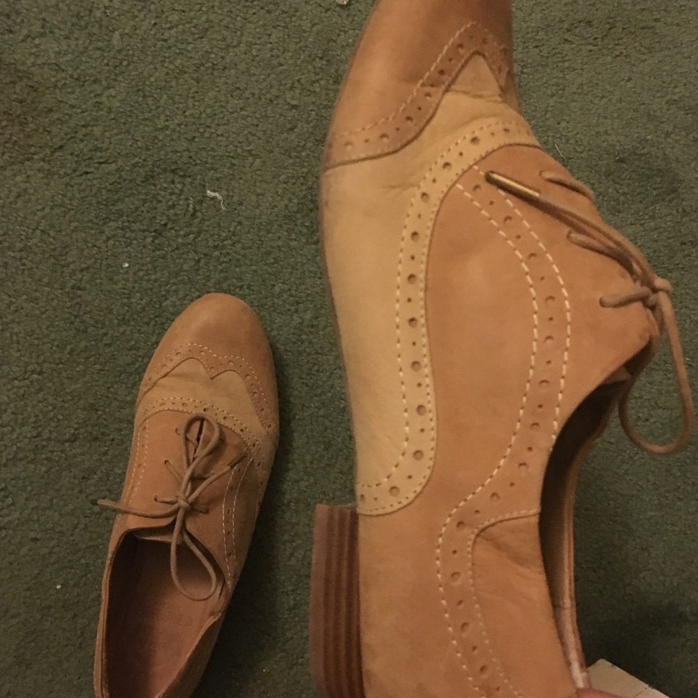 Tan oxford flats