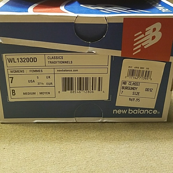 **CLOSET CLEAR OUT SALE!**New balance sneakers - Picture 2 of 5