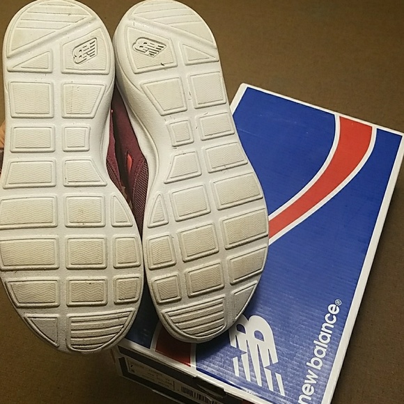 **CLOSET CLEAR OUT SALE!**New balance sneakers - Picture 3 of 5