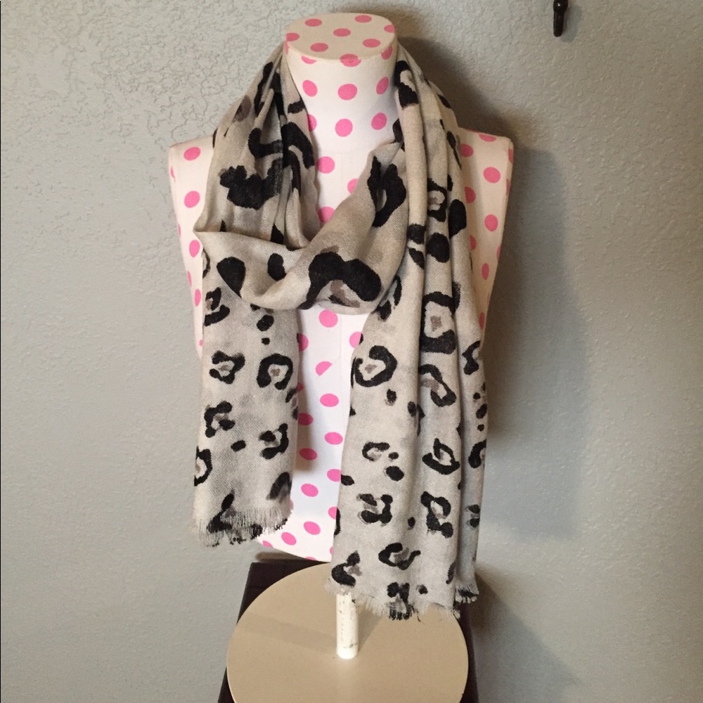 Scarf.