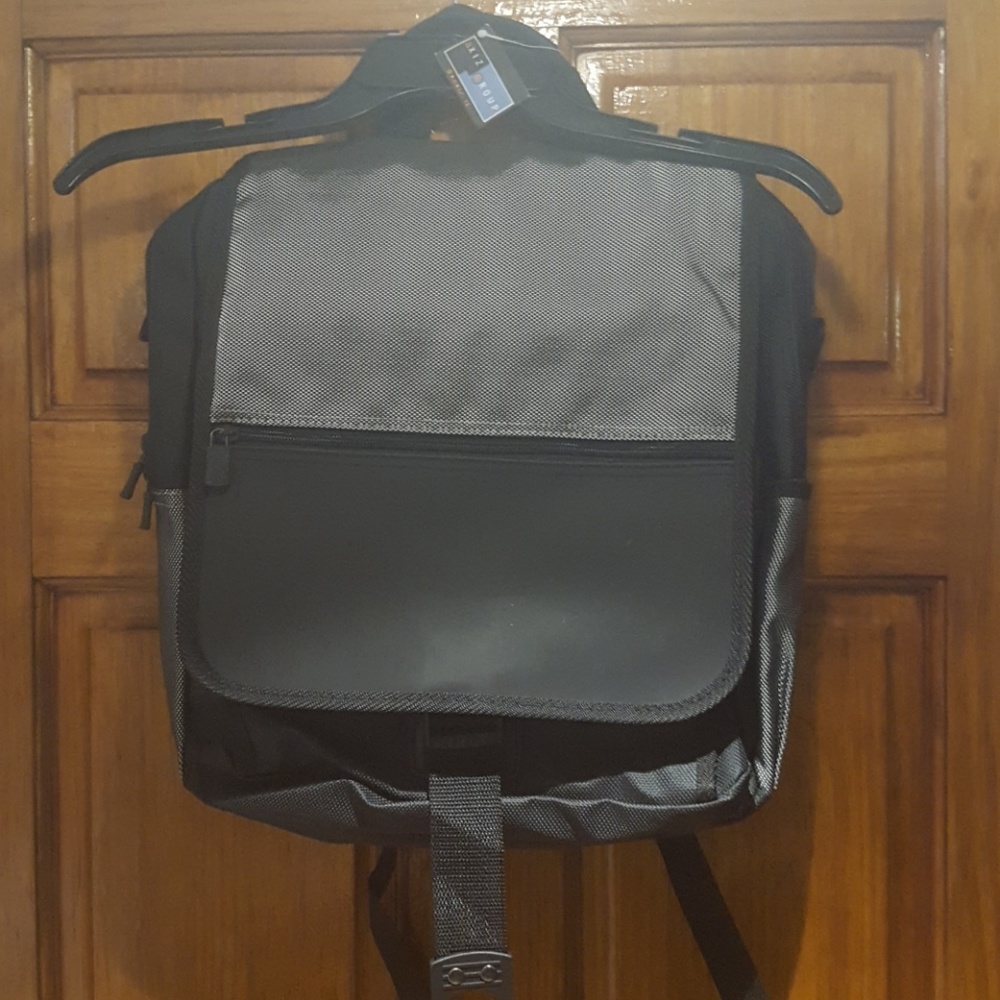 AXIZ GROUP BLACK/GREY KNAPSACK