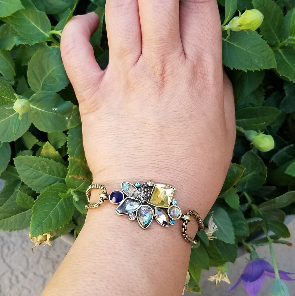 ⬇$16 Vintage Style Dragonfly Jeweled Bracelet - Picture 4 of 4