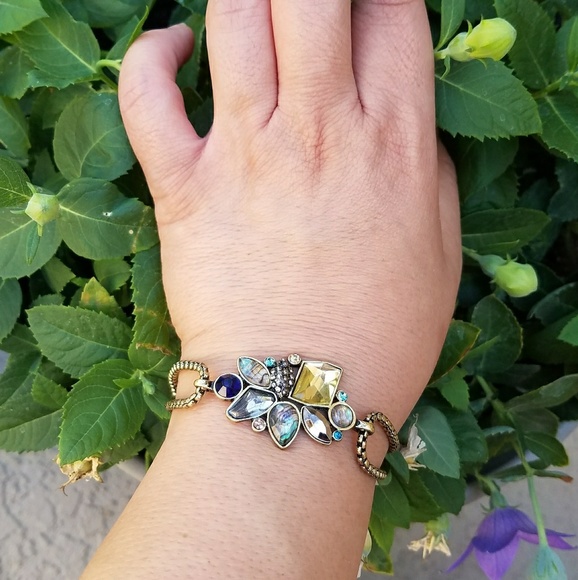 ⬇$16 Vintage Style Dragonfly Jeweled Bracelet - Picture 4 of 4