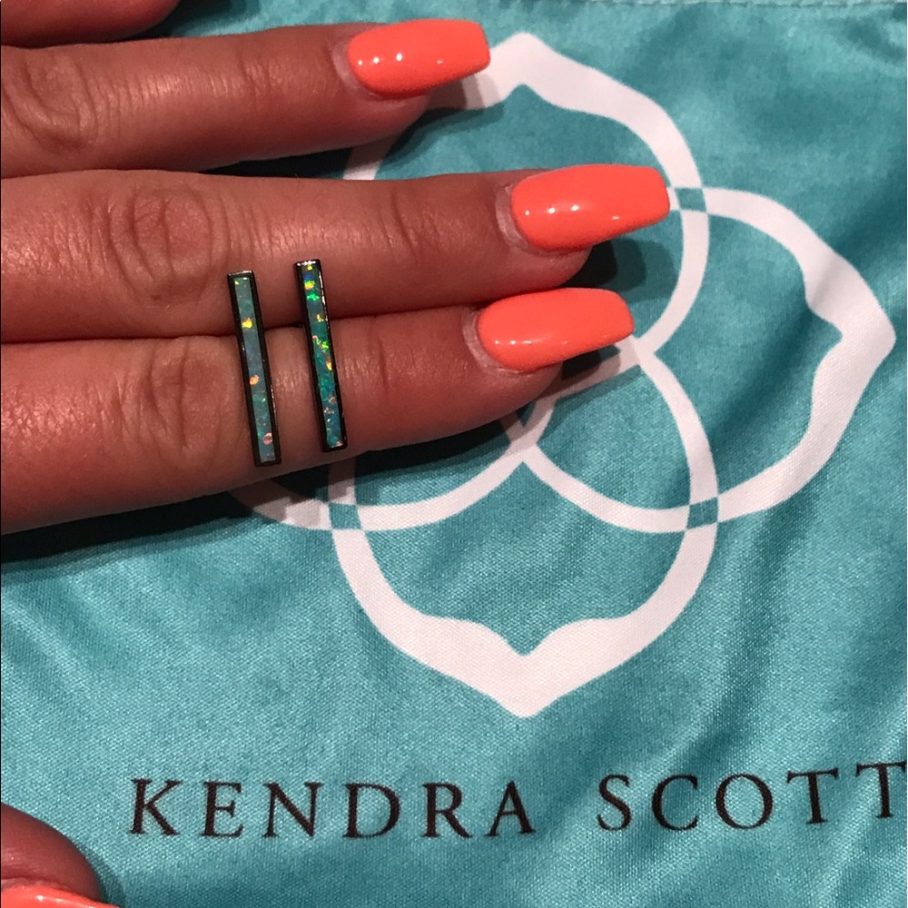 Kendra Scott Simone Bar Stud Earring