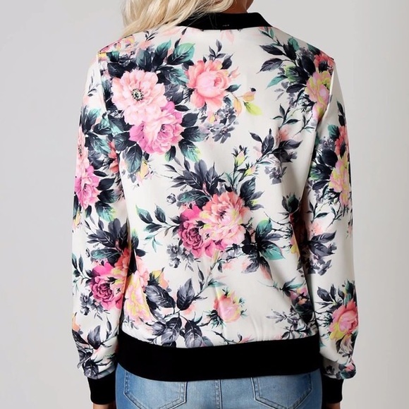🌸Floral Patterned Bomber Style Zip Up Jacket🌸 - Picture 3 of 6