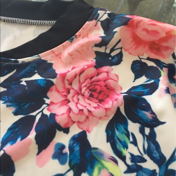 🌸Floral Patterned Bomber Style Zip Up Jacket🌸 - Picture 5 of 6